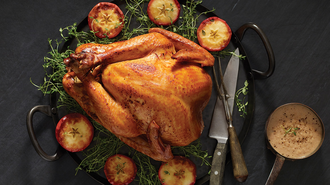 Dindon au four avec sauce aux pommes et au bacon