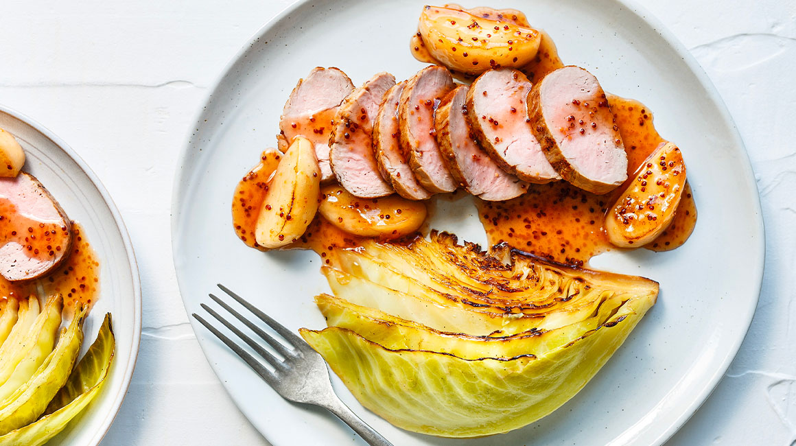 Filets de porc aigres-doux aux pommes et quartiers de chou braisés par Ricardo