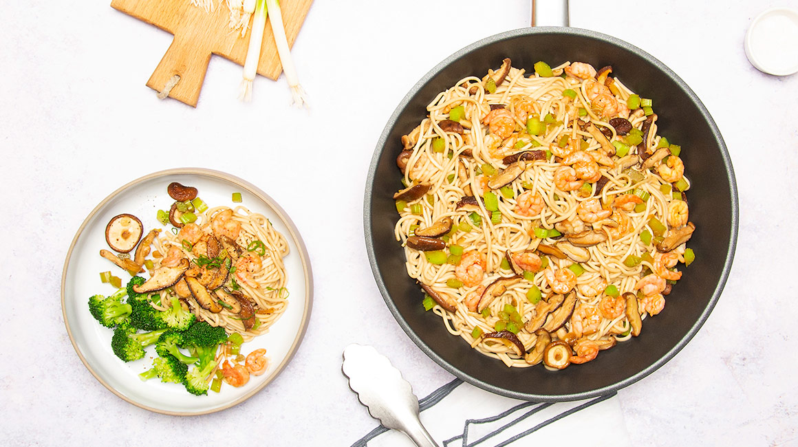 Asian noodles with mushrooms and shrimp