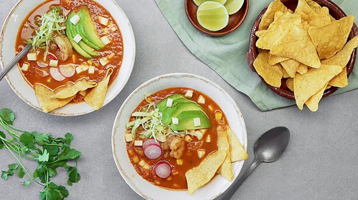 Soupe pozole aux crevettes et au maïs