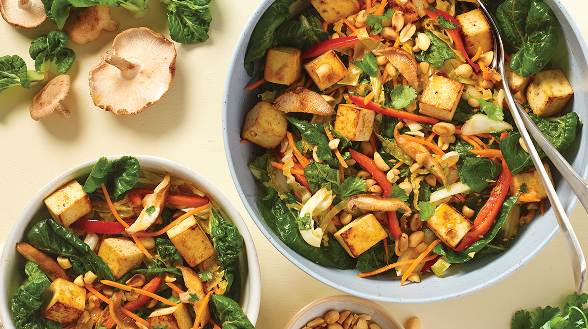 Salade de bok-choys aux arachides grillées