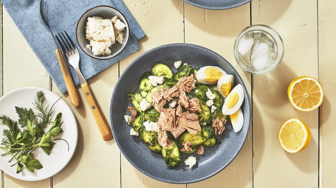Salade de concombres et de thon aux herbes