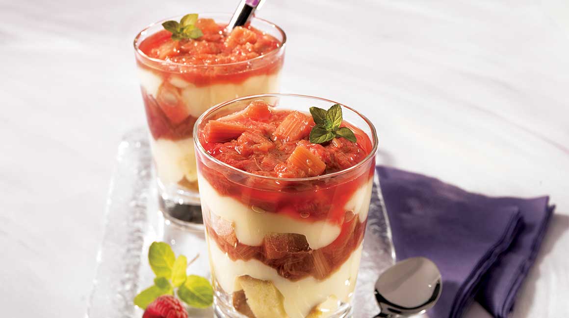 Verrines de bagatelle à la rhubarbe et aux framboises